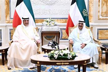 سمو أمير البلاد يهنئ سمو ولي العهد بمناسبة مرور عامين على تولي سموه ولاية العهد