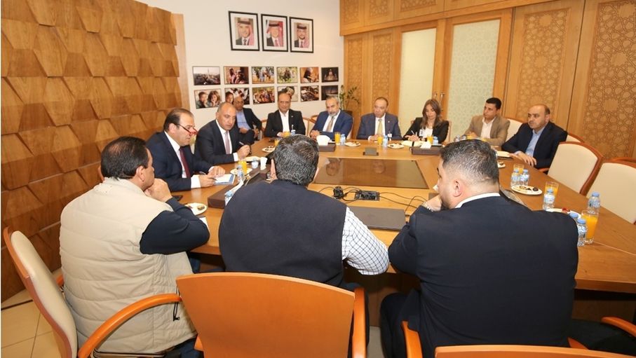 الشواربة يلتقي رئيس و أعضاء نقابة مقاولي الإنشاءات الأردنيين