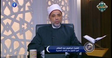 هل يجب الأذان لصلاة الجماعة في البيت؟.. أمين الفتوى يجيب فيديو