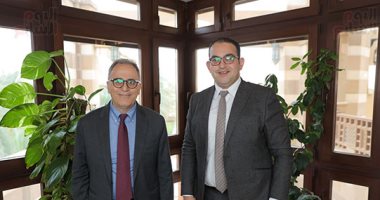رئيس الجامعة الأمريكية بالقاهرة لـ«اليوم السابع»: مصر تشهد طفرة تنموية تدرس فى العالم.. د. أحمد دلال: 45% من دخلنا يعاد ضخه بالمنح الدراسية.. أطلقنا برامج مجانية لتعليم الإنجليزية استفاد منها أكثر من