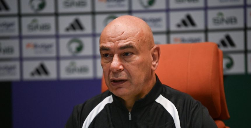 حسام حسن يكافئ حارس الزمالك بعد مباراة شباب بلوزداد الجزائري