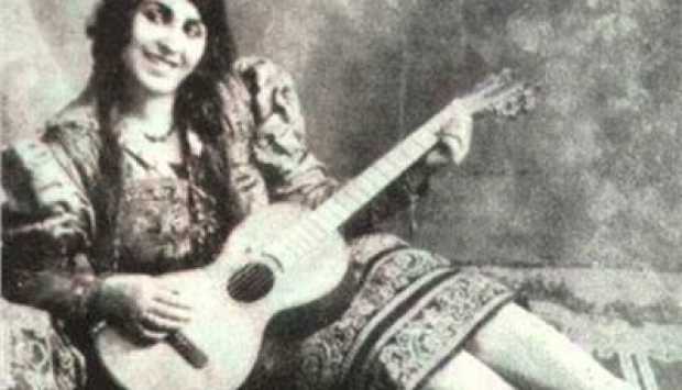 منيرة المهدية.. أول مطربة مصرية تعتلي خشبة المسرح الغنائي