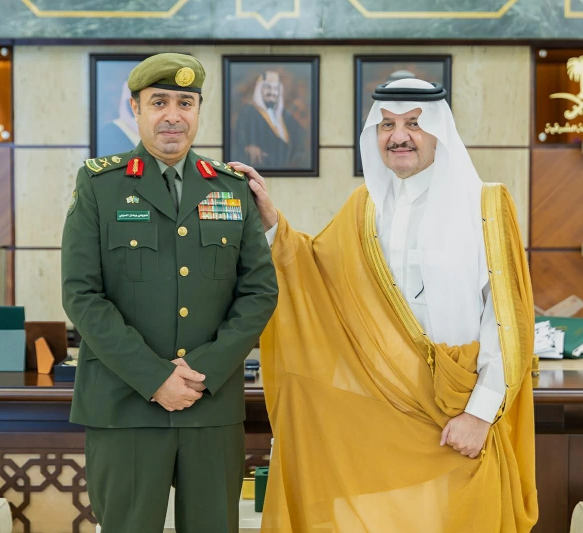 أمير الشرقية يستقبل مدير جوازات المنطقة بمناسبة ترقيته