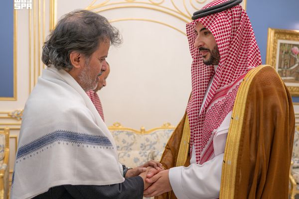 وزير الدفاع ينقل تعازي القيادة في وفاة الرئيس اليمني السابق عبدربه منصور هادي