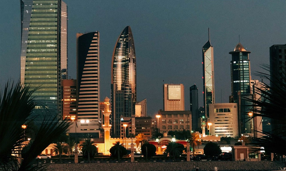 هيئة البيئة والبترول الوطنية تؤكدان عدم تسجيل أي ملوثات غير طبيعية جراء حرائق مصفاة الأحمدي