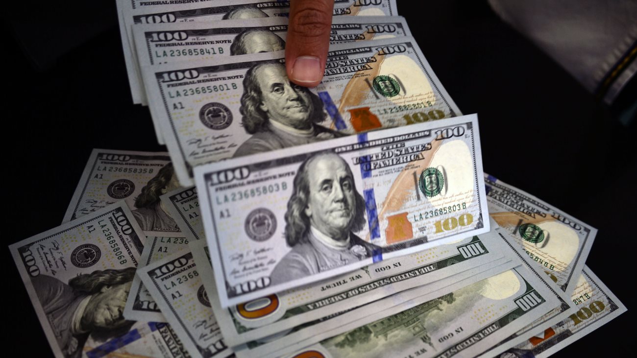 أقل سعر لصرف الدولار في البنوك اليوم الخميس