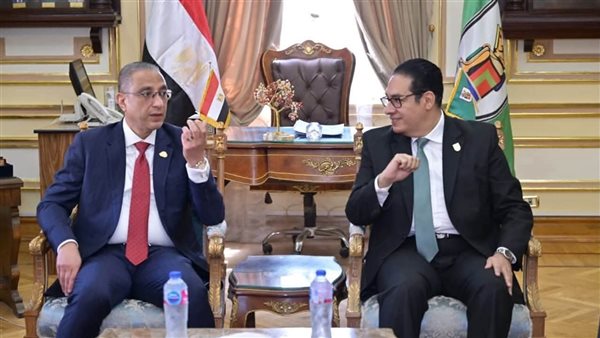 تفاصيل اجتماع مجلس جامعة القاهرة.. عدم الحرمان من الامتحانات بسبب المصروفات.. إعادة قيد طلاب استنفدوا مرات الرسوب.. اعتماد براءة الاختراع بديلا للنشر الدولي.. التوسع في استخدام الذكاء الاصطناعي