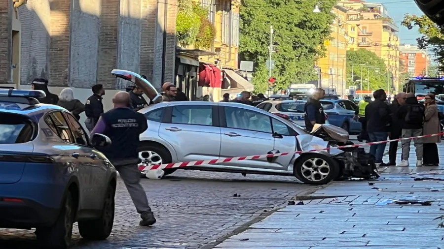 سائق يدهس مشاة في مدينة مودينا الإيطالية ويصيب ثمانية منهم بجروح