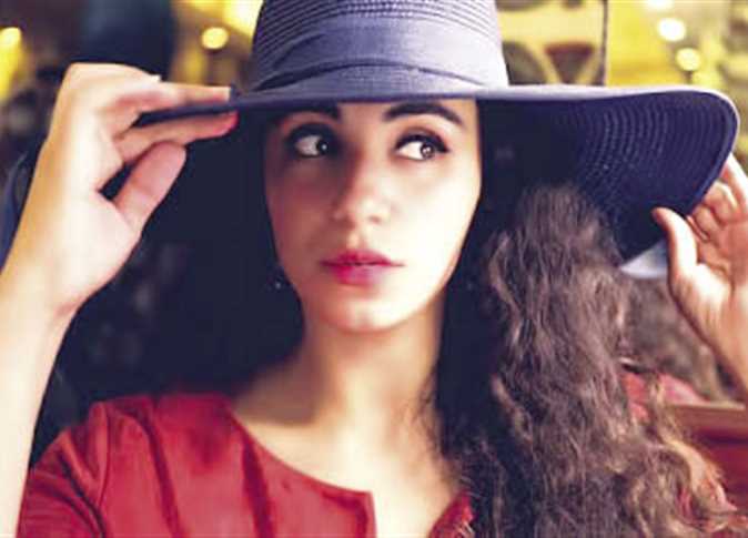 زينب غريب ترد علي شائعة إعتزالها الفن