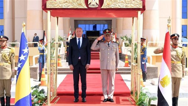 وزير الدفاع يلتقى نائب رئيس مجلس الوزراء وزير دفاع البوسنة والهرسك