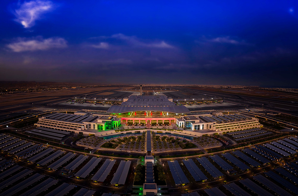 نجاحات متتالية لمطارات عُمان والطيران العُماني وطيران السلام في 2025 .. نمو الإيرادات وتوسع الوجهات