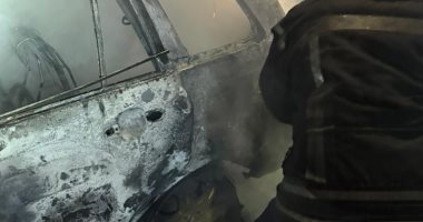 استخراج جثة متوفى من داخل سيارة مشتعلة على طريق السويس الصحراوى