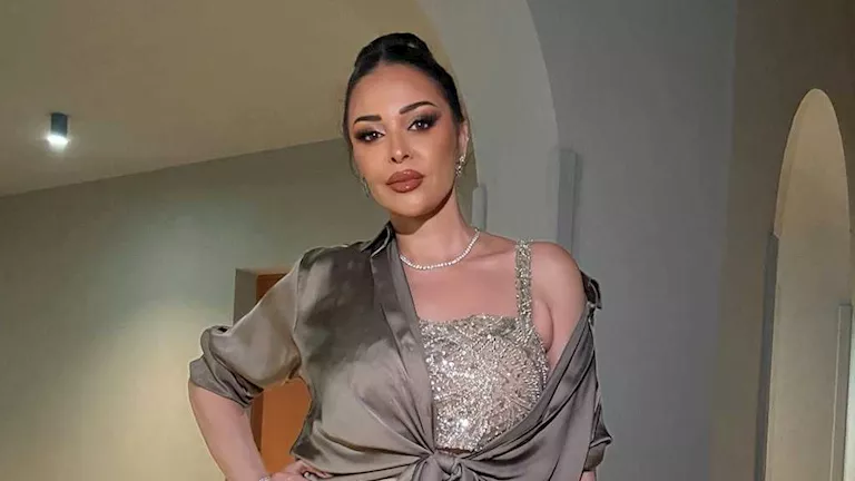 بفستان زيتي لامع أحدث إطلالات لداليا البحيري (صور)