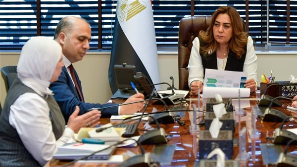وزيرة التنمية المحلية والبيئة تبحث إجراءات حاسمة للحد من الأكياس أحادية الاستخدام