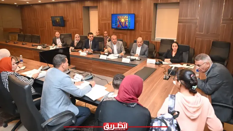 محافظ جنوب سيناء يستقبل شكاوى وطلبات المواطنين بديوان عام المحافظة بالطور