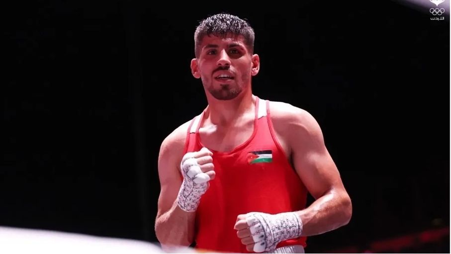 زياد عشيش يتوج بذهبية آسيا للملاكمة بعد التغلب على بطل العالم صابيرخان