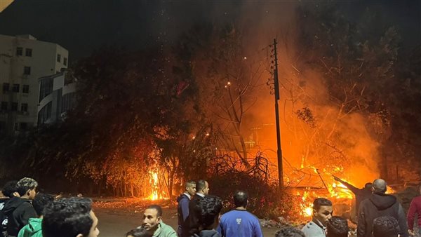 حريق ضخم يلتهم أرضا بالمنيب، والنيران تتمدد بجوار كوبري القصبجي