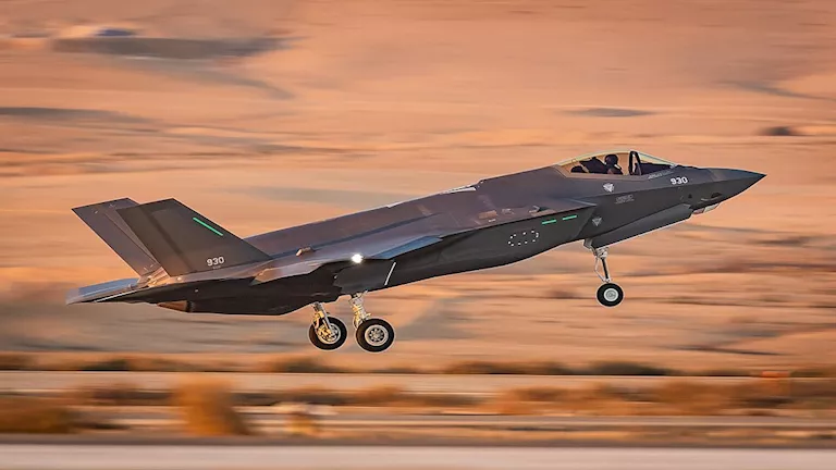 هبوط طائرة مقاتلة أميركية F-35 اضطراريًا إثر إطلاق نار محتمل فوق إيران
