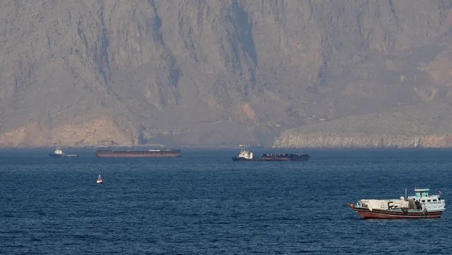 بدء عبور سفن صينية من مضيق هرمز...