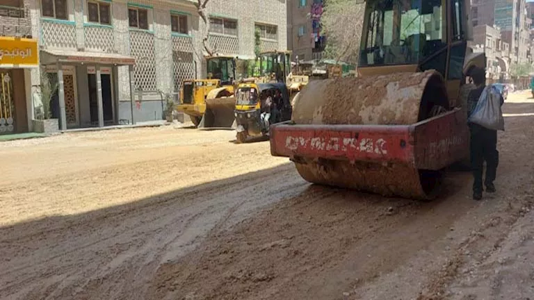 محافظ الجيزة يتابع أعمال تطوير ورفع كفاءة طريق ناهيا ببولاق الدكرور