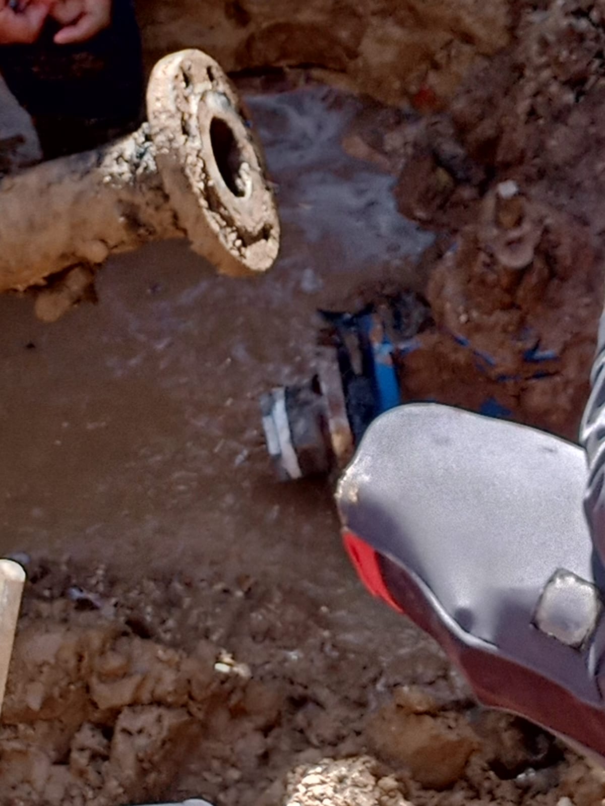 جو 24 : سلطة المياه: ضبط حفارة مخالفة في الازرق و اعتداءات على خطوط مياه في معان