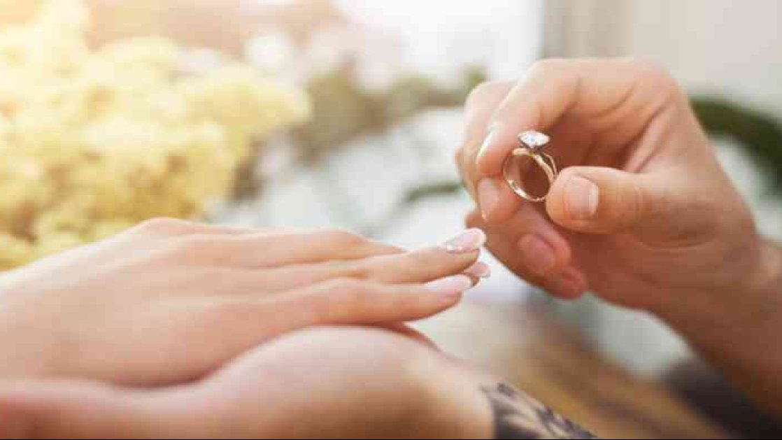 هل يجوز الارتباط في السر دون علم الأهل؟