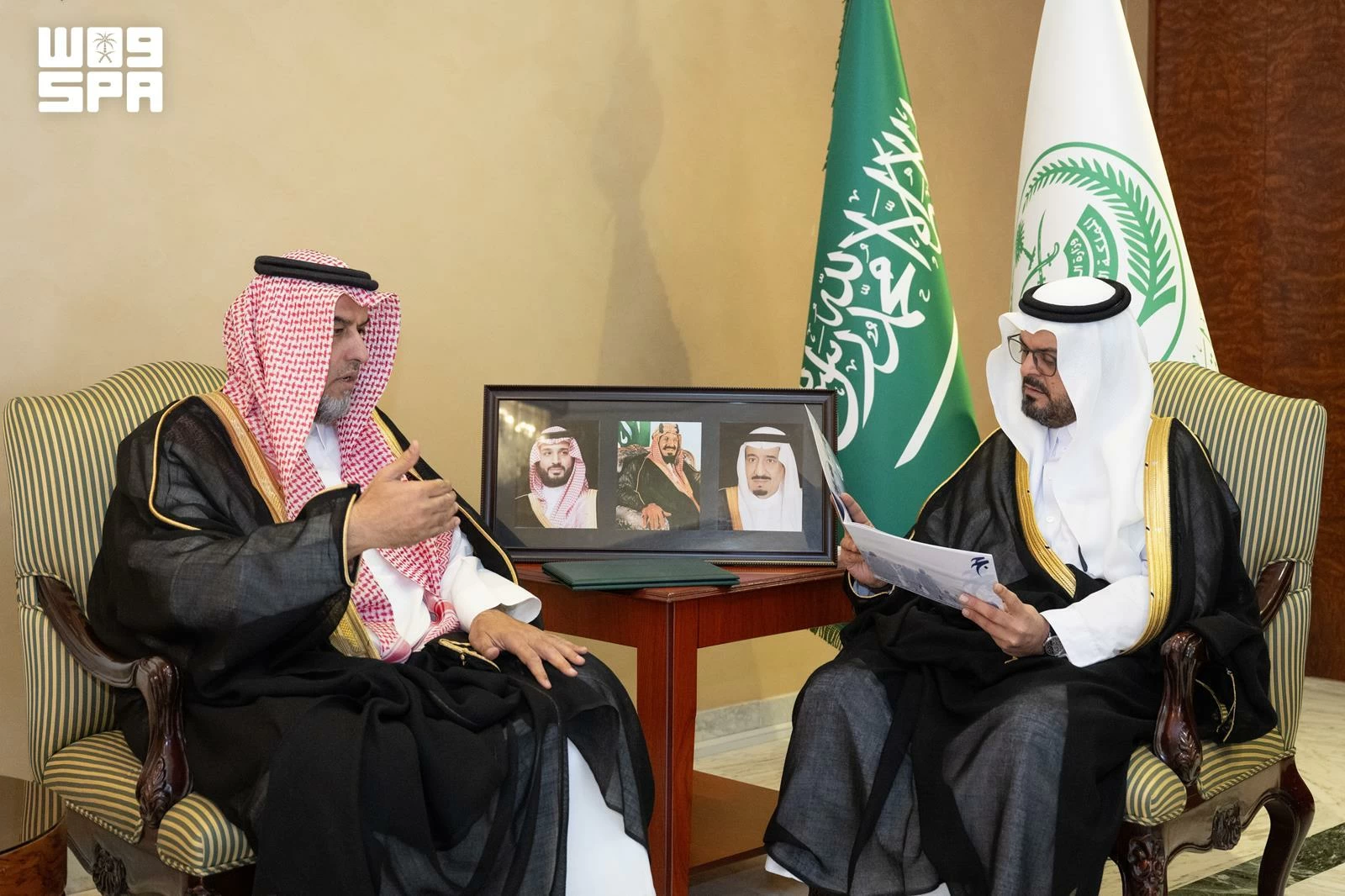 نائب أمير مكة يتسلّم تقرير مشاركة «تعليم المنطقة» في الحج