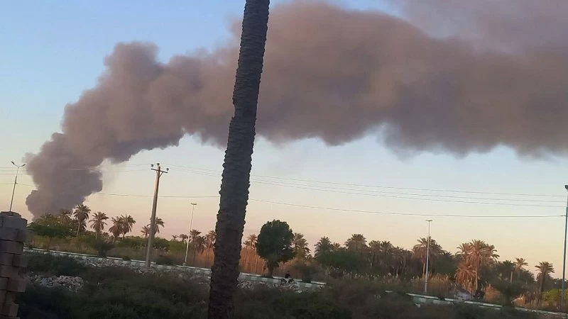 حريق هائل في إيران.. أعمدة سوداء تخيم على سماء خوزستان