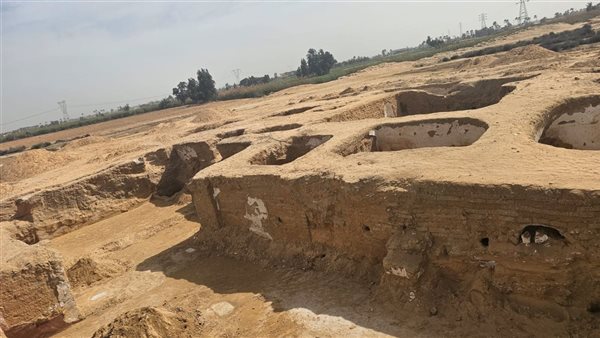 الكشف عن مبنى أثري يرجع إلى بدايات الرهبنة القبطية بمنطقة القلايا في البحيرة