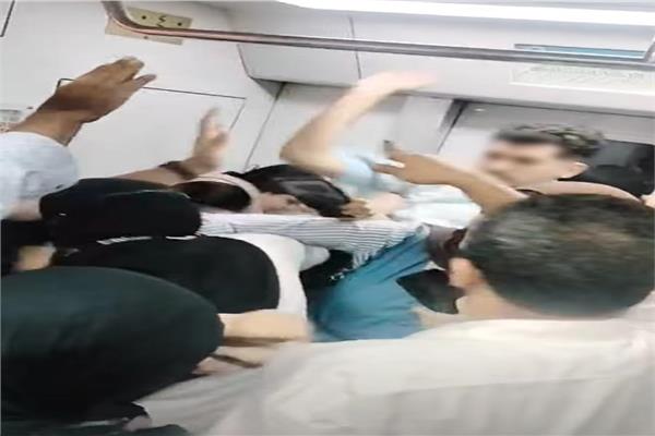 فيديو| الداخلية تكشف ملابسات «خناقة في عربة السيدات» بالمترو
