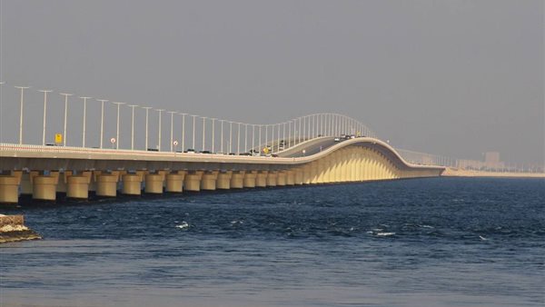 تاس: طائرة مسيرة استهدفت جسر الملك فهد الرابط بين البحرين والسعودية