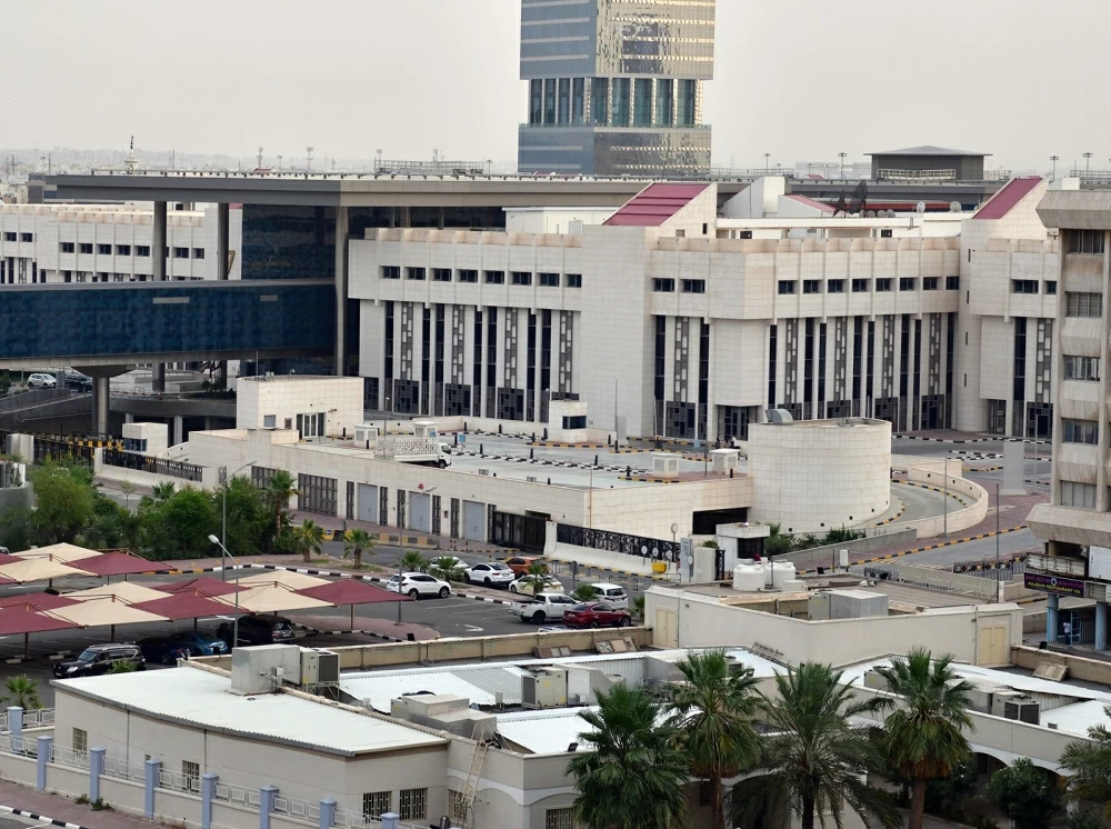 استهداف مجمع الوزارات في الكويت بطائرة مسيّرة معادية