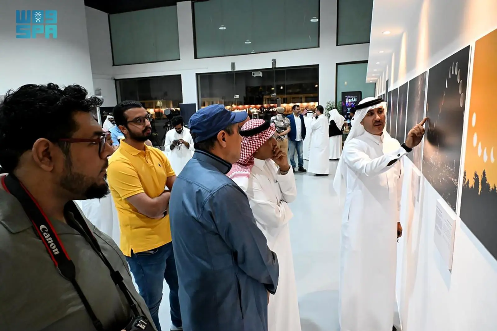 38 عملًا فنيًا يوثق “الكون في أبهى صورة” بالدمام
