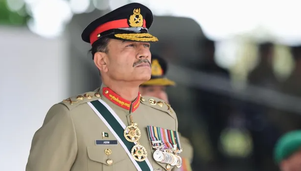 قائد الجيش الباكستاني في طهران