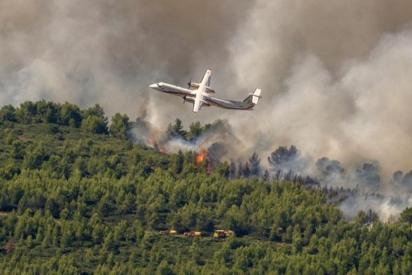 إجلاء 10 آلاف شخص جراء حرائق الغابات في فرنسا