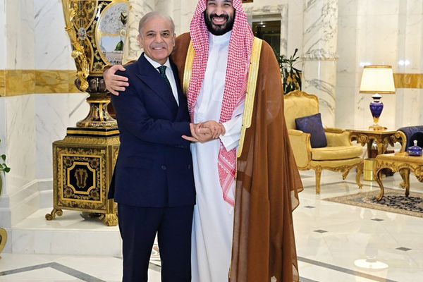 الممـلكة تمـدد وديـعتـها لـدى (المـركـزي الباكـستـانـي) بقيـمــة خمسة مليارات دولار .. وتقدم وديعة إضافية بقيمة ثلاثة مليارات دولار