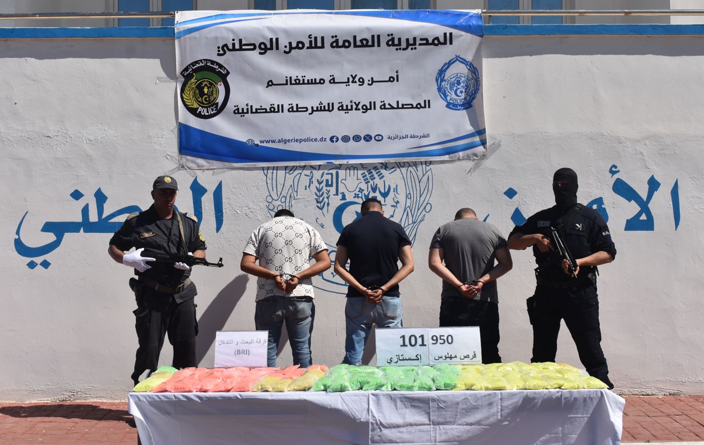حجز 38 كلغ من المخدرات و100 ألف قرص مهلوس بالغرب الجزائري