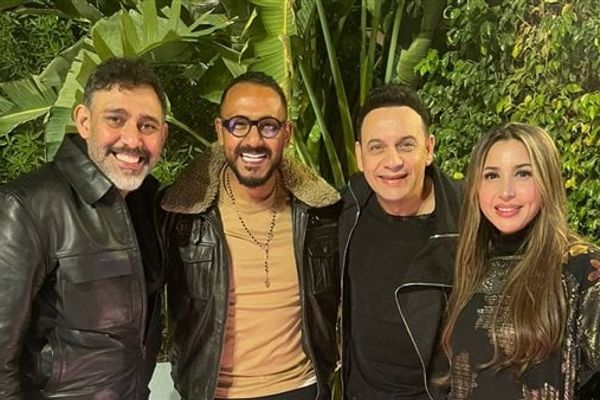 سحور فني يجمع نجوم الغناء والتمثيل في منزل جنات وزوجها (صور)