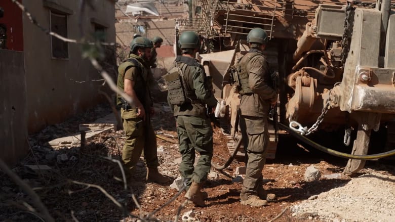 آباء جنود إسرائيليين يطالبون بإنهاء القتال في لبنان وإعادة أبنائهم: لن نسمح بالتضحية بهم بسبب اعتبارات خارجية