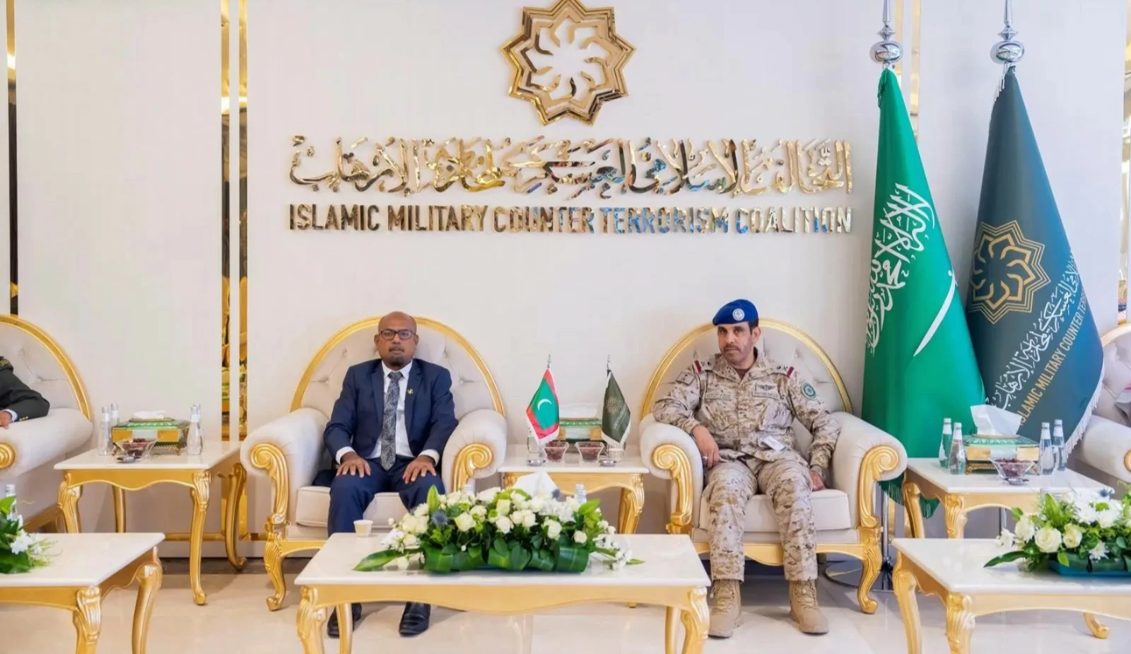 مساعد القائد العسكري للتحالف الإسلامي يستقبل وزير الدفاع والخدمة الوطنية في المالديف