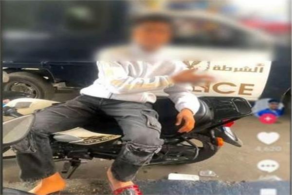 القبض على صاحب الصورة المسيئة لـ «سيارة شرطة» بالقاهرة