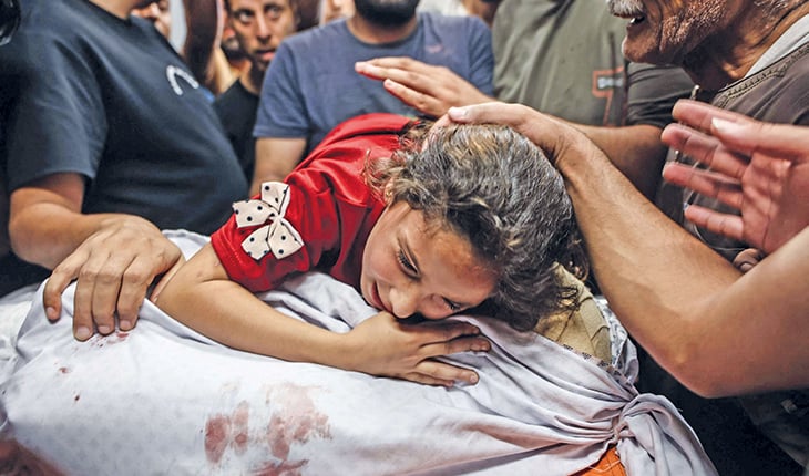 غزة : 4 شهداء قتلهم جيش الاحتلال الإسرائيلي بينهم طفل أُعدم في حضن والده