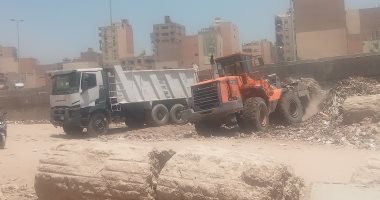 محافظ الجيزة يوجه برفع تراكمات القمامة بمحيط دائرى المنيب استجابة لشكاوى المواطنين