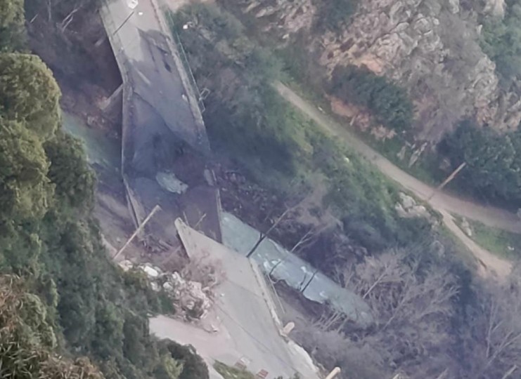 الجيش الإسرائيلي يستهدف جسر الزرارية فوق نهر الليطاني بلبنان