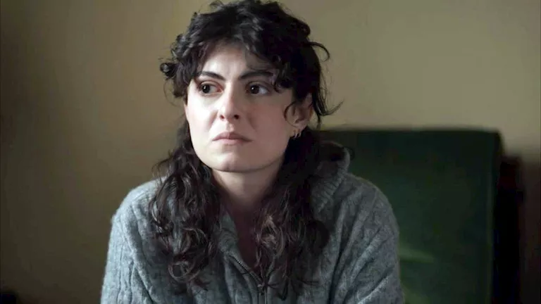 تارا عبود تحاول الوصول لـ إياد نصار في الحلقة الثانية من مسلسل صحاب ال