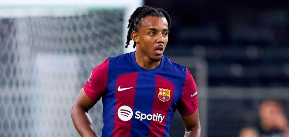 برشلونة يحسم موقفه من مستقبل جول كوندي وسط اهتمام أوروبي