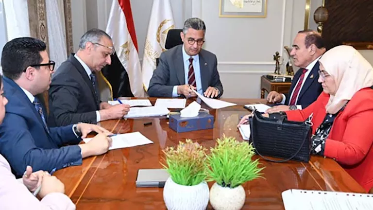 وزير التموين يلتقي نواب البرلمان والشيوخ