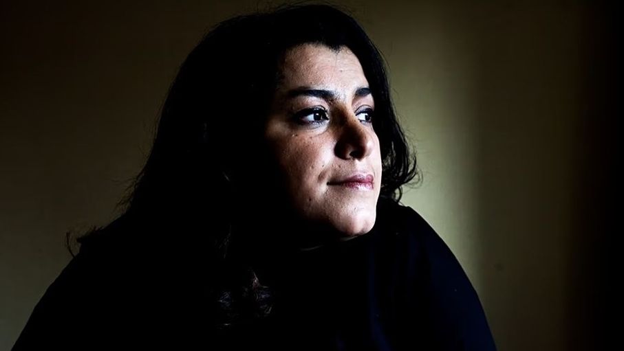 وفاة الفنانة الفرنسية الإيرانية مرجان ساترابي