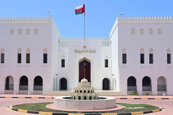 سلطنةُ عُمان تستنكرُ الهجومَ بطائراتٍ مُسيَّرةٍ على مراكزَ حدوديّةٍ كويتيّة