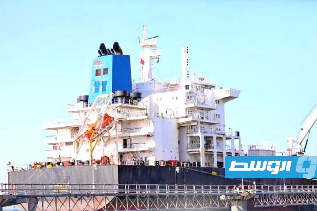 وصول ناقلة محملة بـ30 ألف طن متري من البنزين إلى ميناء بنغازي
